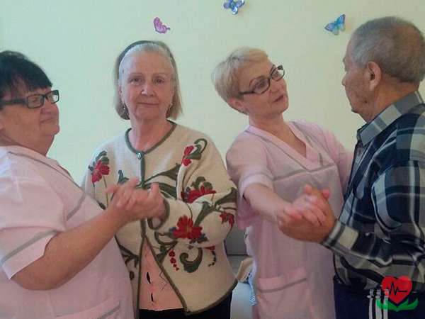 День рождения постояльцев в пансионате для пожилых людей