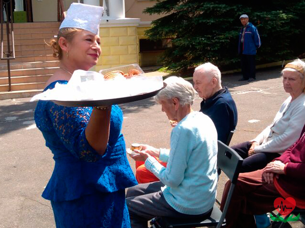 Международный день торта в пансионате для пожилых людей