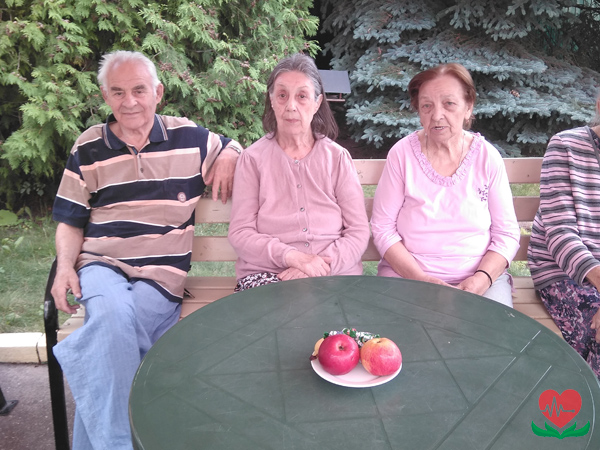 Яблочный спас в пансионате для пожилых людей