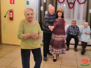 День танго в пансионате для пожилых людей.
