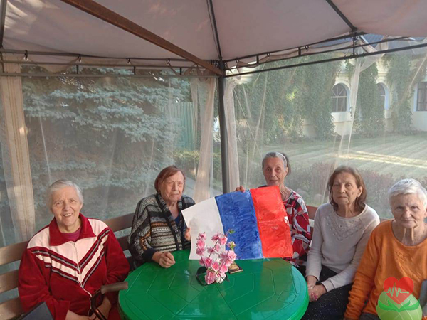 День Флага в пансионате для пожилых людей в деменцией