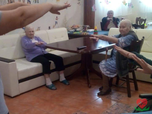 Физические упражнения в пансионате для пожилых людей в Москве