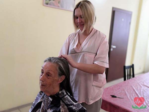 День парикмахера в пансионате для пожилых людей