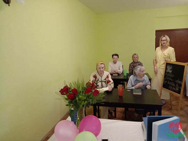 День учителя в пансионате для пожилых людей в деменцией