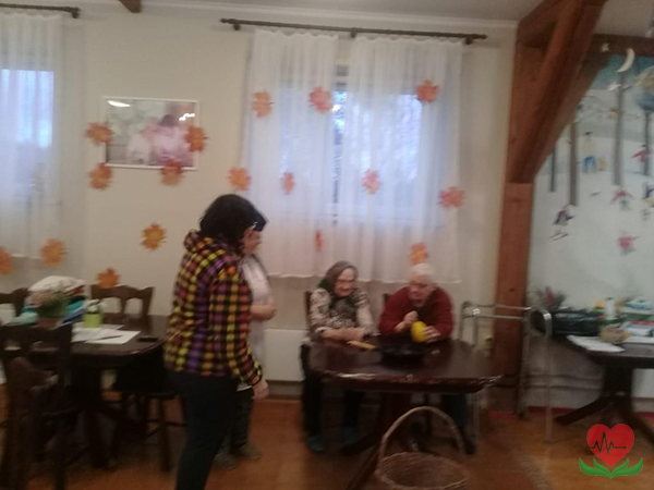 День яйца в пансионате для пожилых людей в Москве